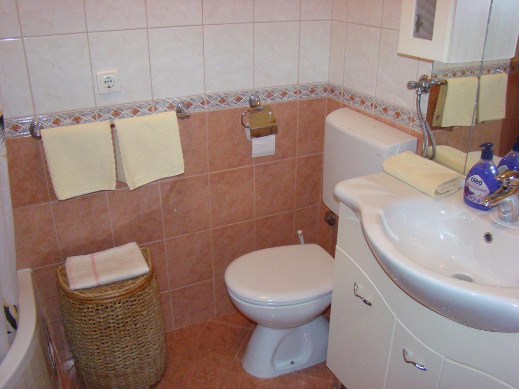 קרוואביצה Apartments Ledic מראה חיצוני תמונה