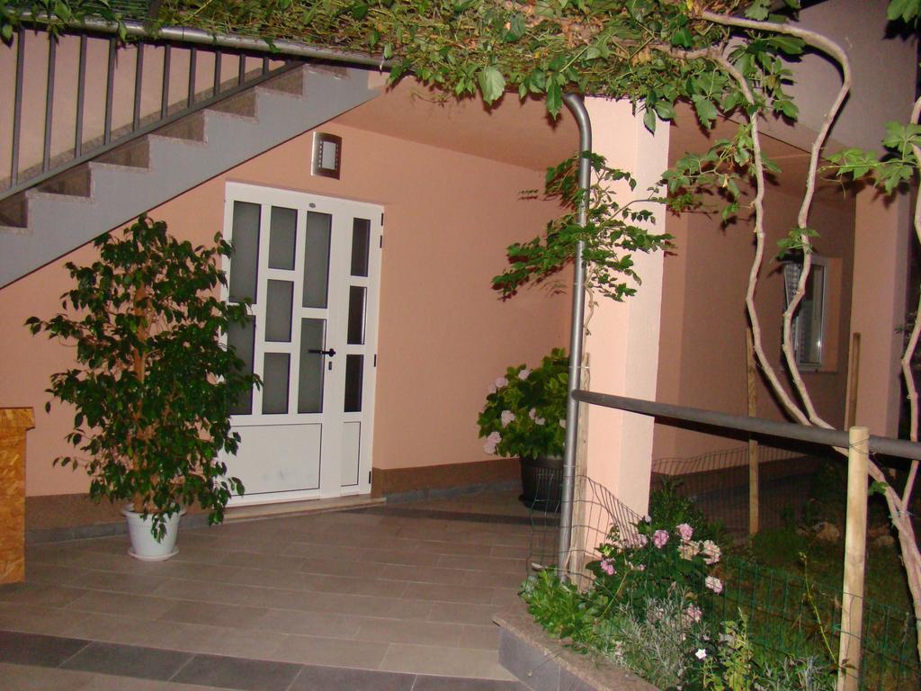 קרוואביצה Apartments Ledic מראה חיצוני תמונה